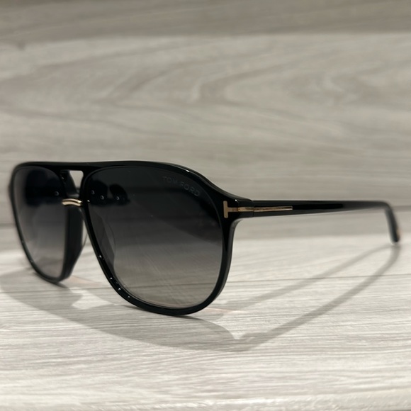 100% AUTHENTIC TOM FORD UNISEX SUNGLASSES - Picture 1 of 6